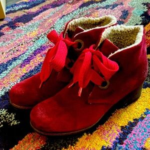 Woman’s boots. Used still in great condition